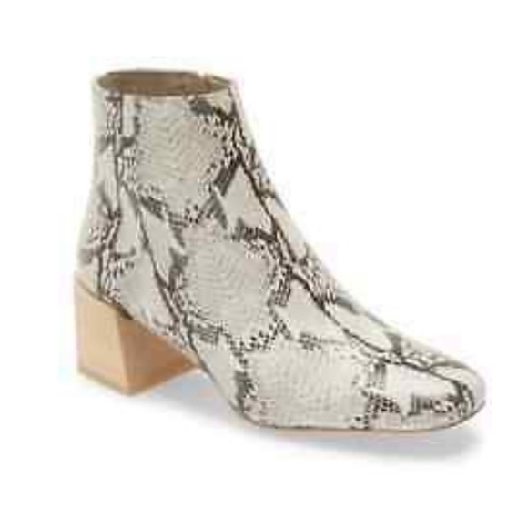 Vince Camuto Shoes - NEW! Vince Camuto Leather Quiana Booties Size 6 New w/o Original Box